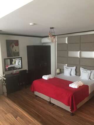 Гостевой дом Vila Reyna Констанца Трехместный номер Делюкс-2