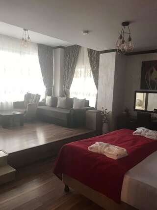 Гостевой дом Vila Reyna Констанца Трехместный номер Делюкс-3